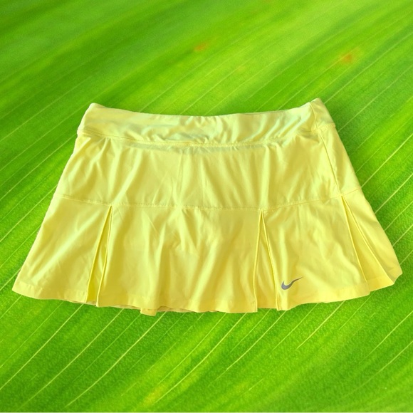NIKE DRI-FIT BRIGHT YELLOW TENNIS, PICKLEBALL, GOLF SKORT. WOMEN’S SIZE X-LARGE - Picture 1 of 6